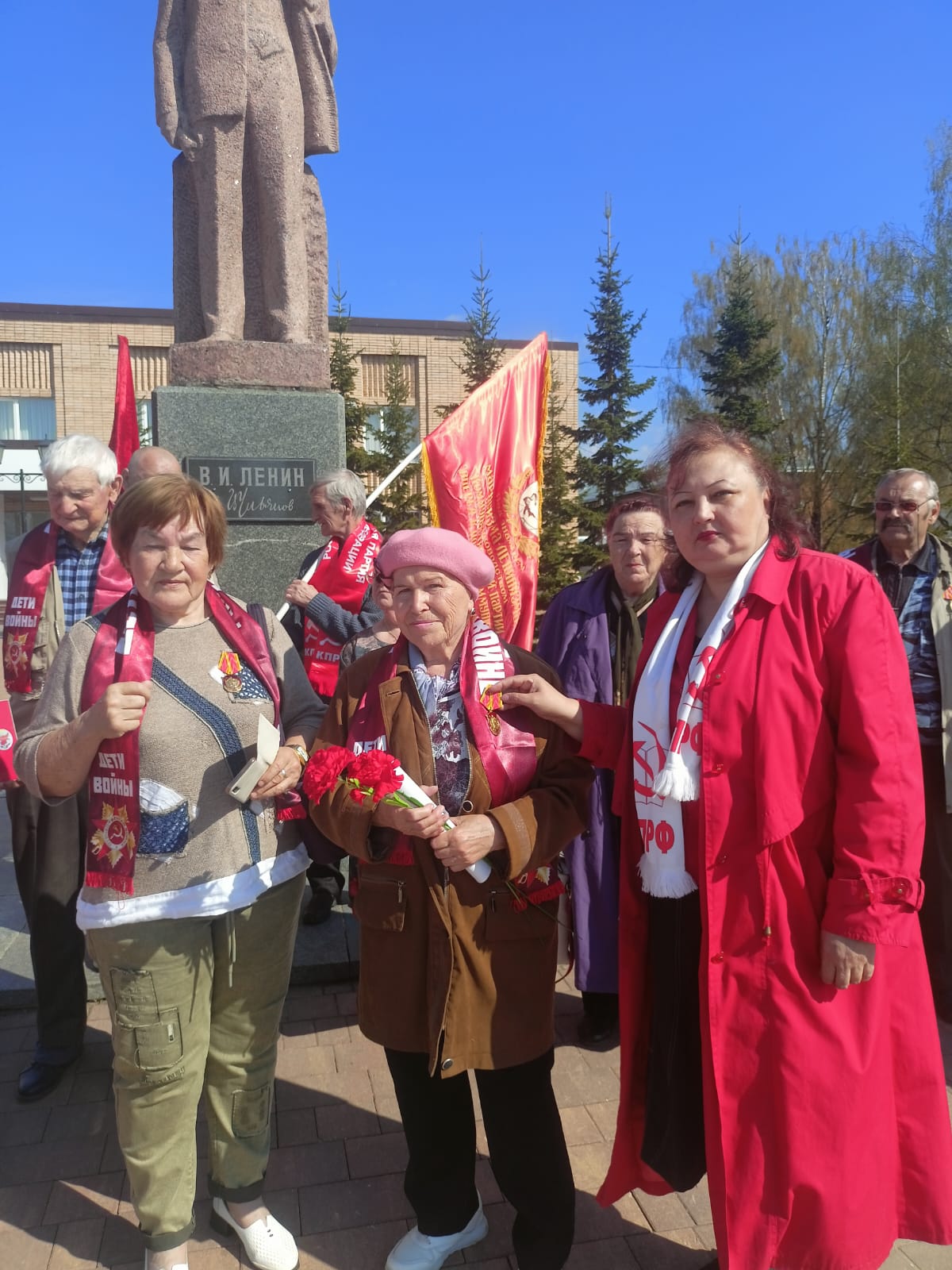 Ленин с нами на все времена