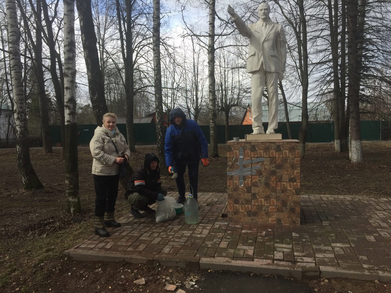 Возложение цветов к памятникам В.И. Ленину в г.о. Пушкинский