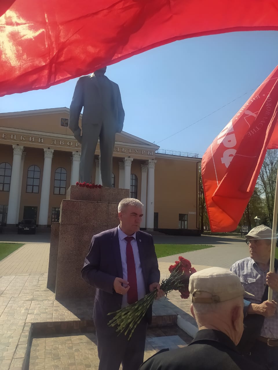 Коммунисты Люберецкого отделения отмечают день рождения Ленина