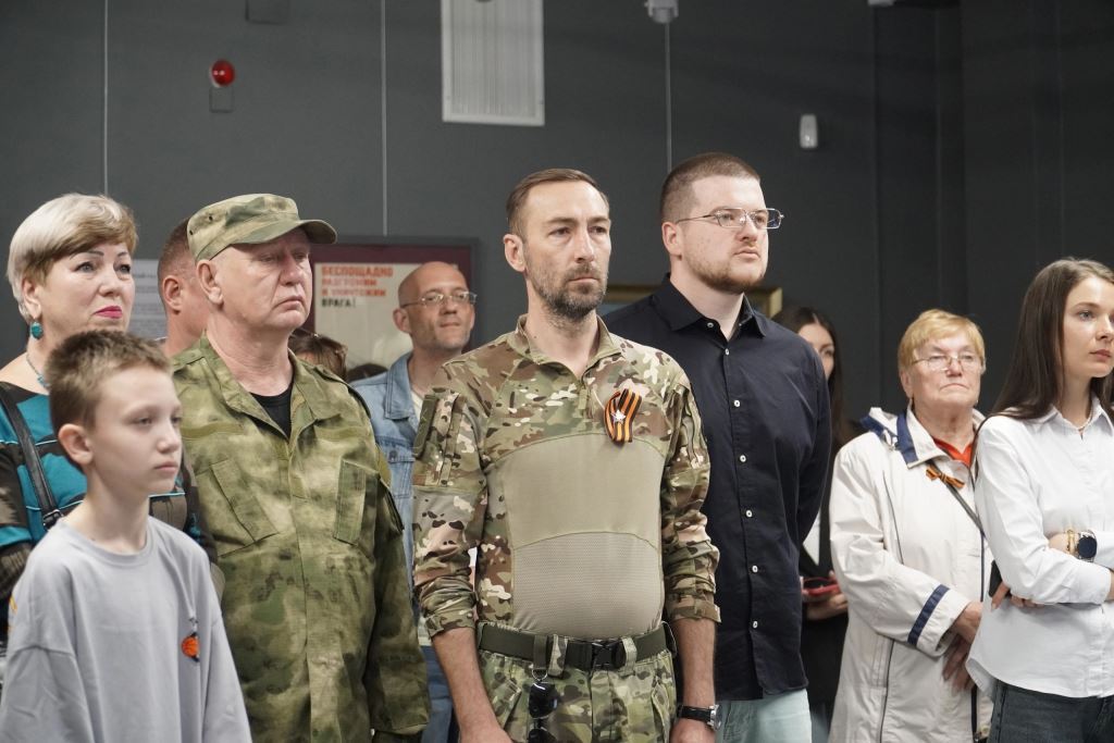 Члены Дмитровского отделения КПРФ приняли участие в открытии выставки к 80-летию Победы