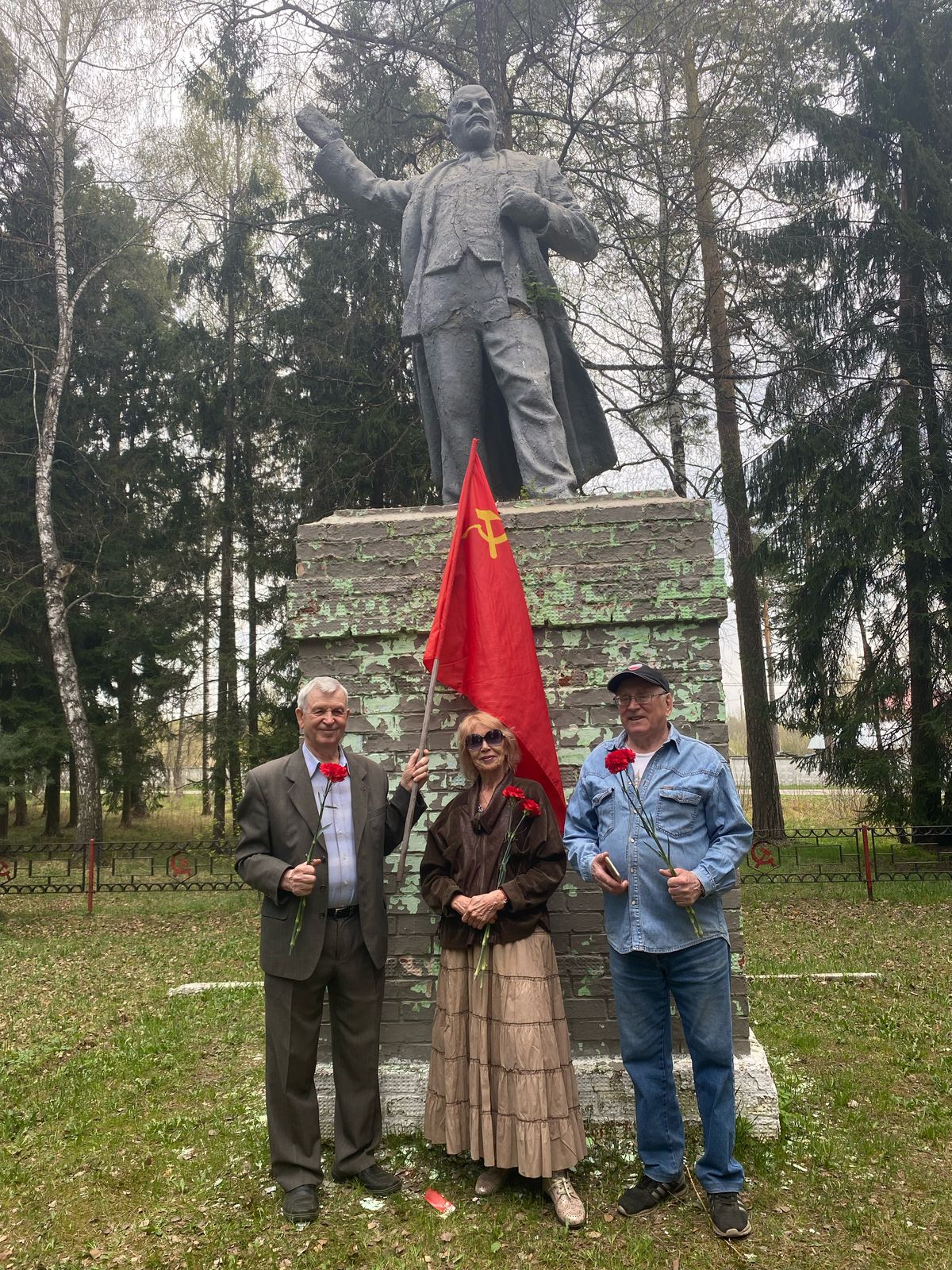 Возложение цветов к памятникам Ленина в Шатуре