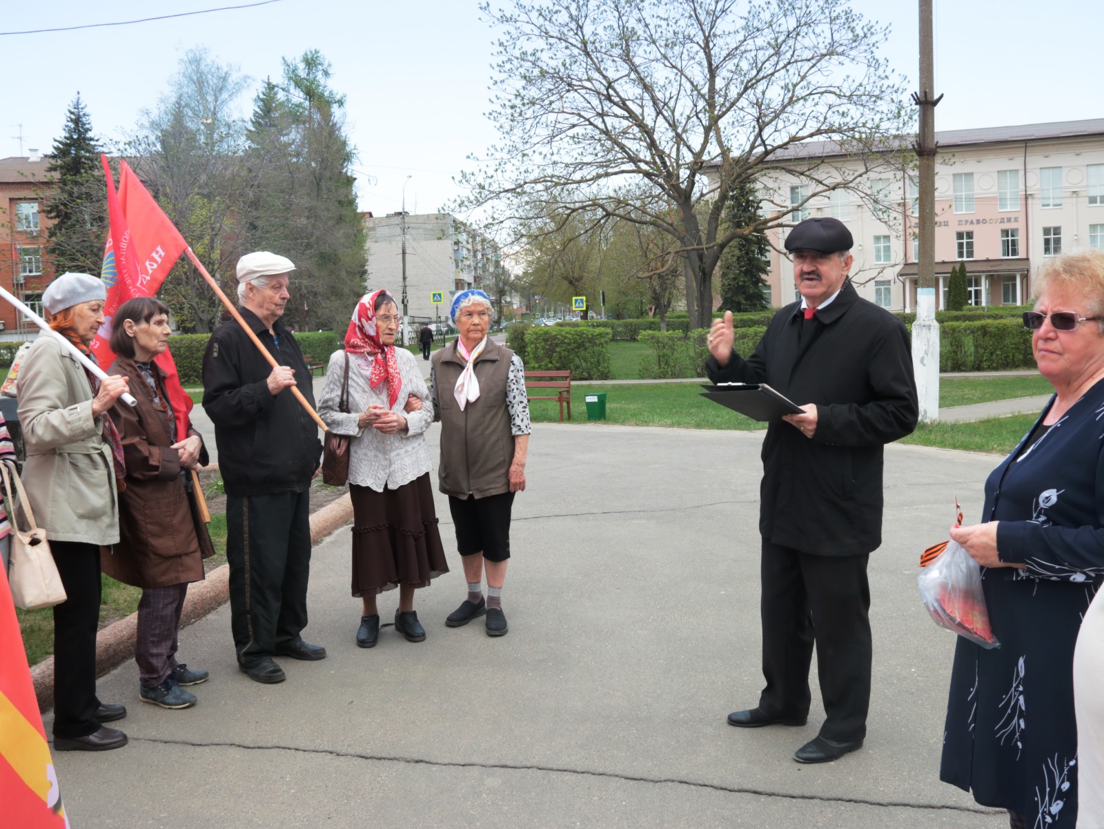 Возложение цветов к памятникам Ленина в Шатуре