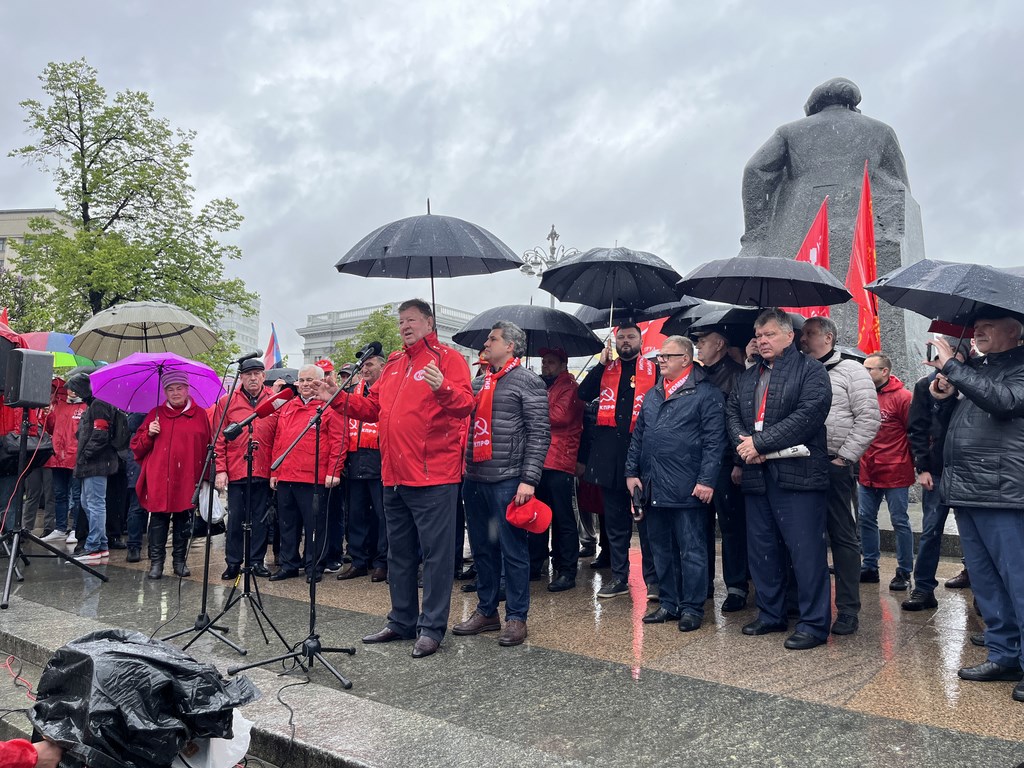 Продолжим подвиг отцов и дедов! Акция КПРФ в честь Дня международной солидарности трудящихся