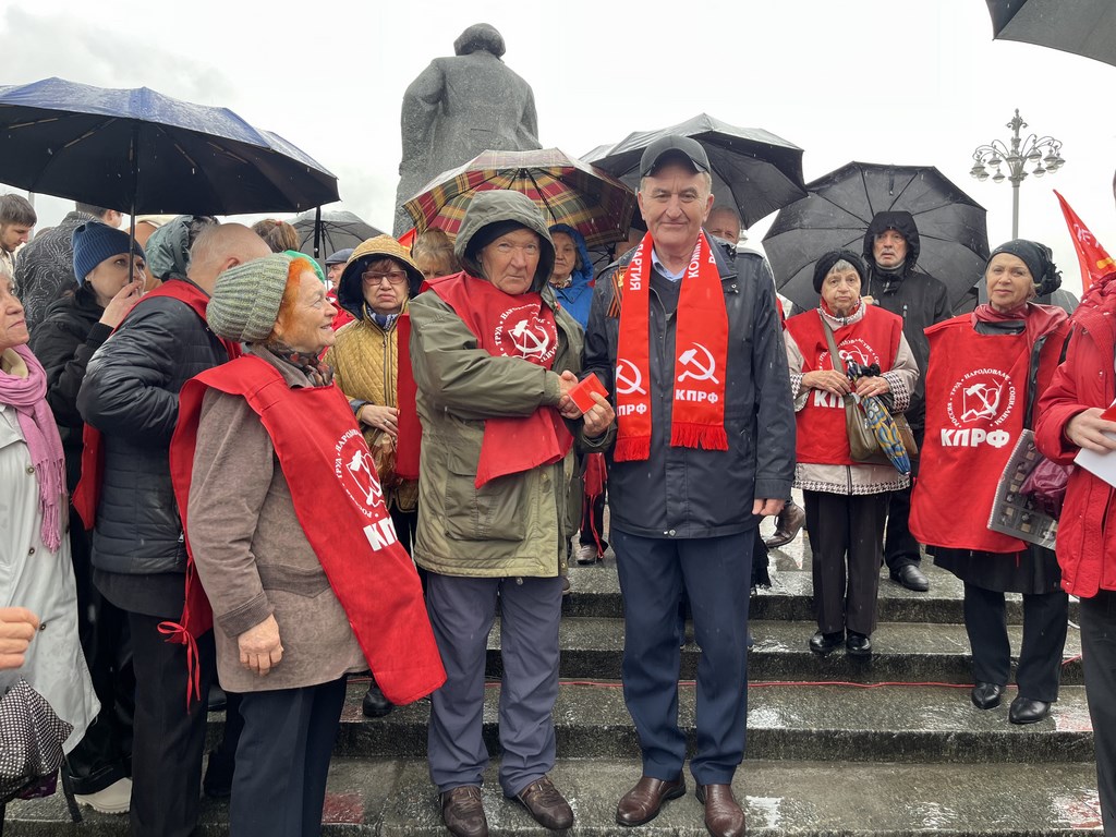 Продолжим подвиг отцов и дедов! Акция КПРФ в честь Дня международной солидарности трудящихся