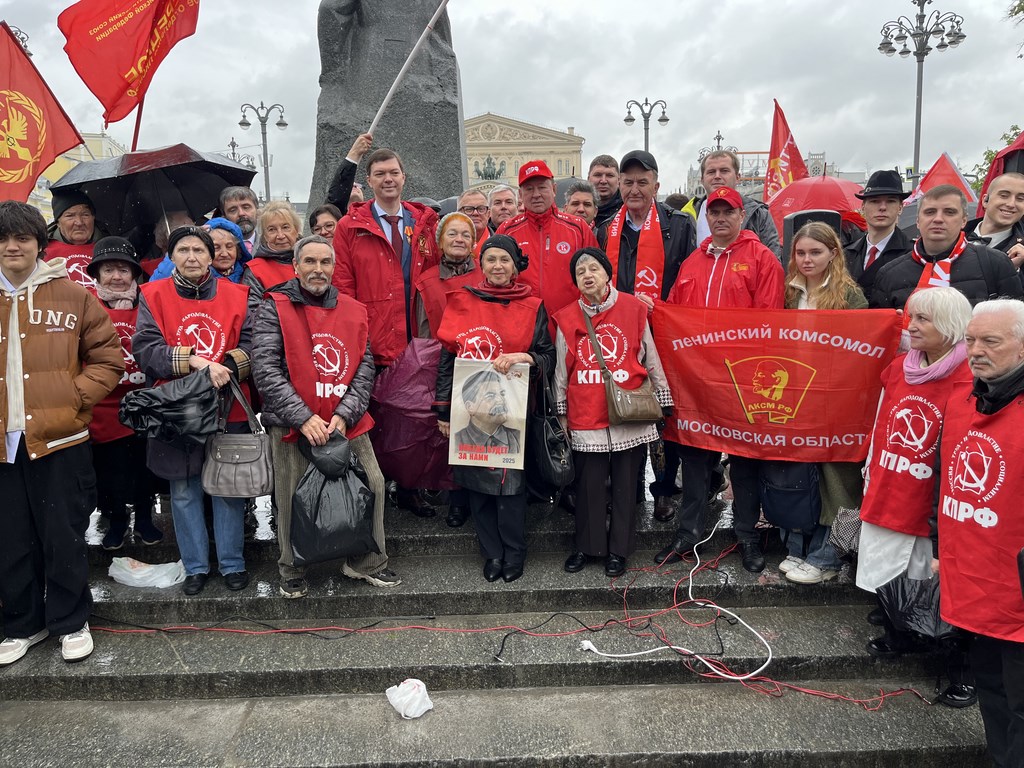 Продолжим подвиг отцов и дедов! Акция КПРФ в честь Дня международной солидарности трудящихся