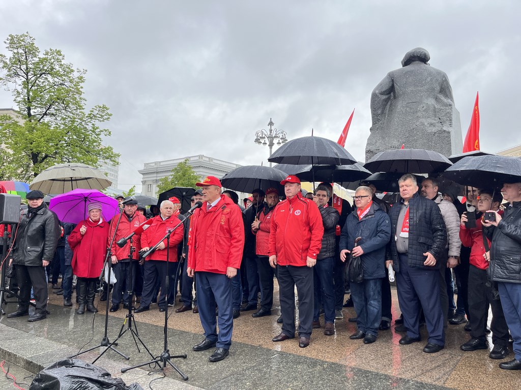 Продолжим подвиг отцов и дедов! Акция КПРФ в честь Дня международной солидарности трудящихся