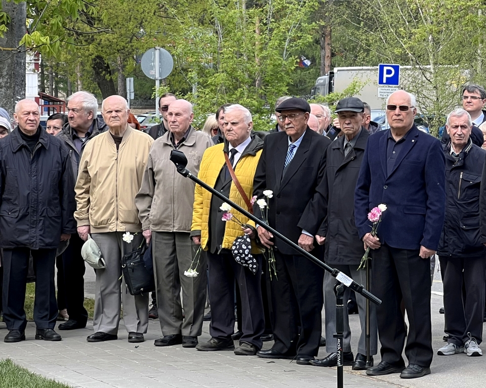 Советские офицеры открыли памятник М.К. Тихонравову