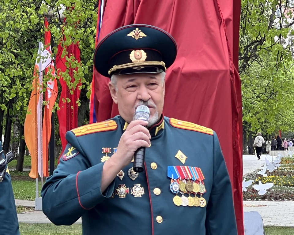 Советские офицеры открыли памятник М.К. Тихонравову