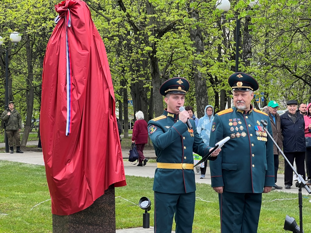 Советские офицеры открыли памятник М.К. Тихонравову