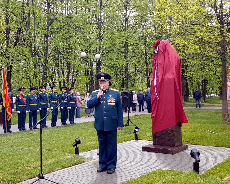 Советские офицеры открыли памятник М.К. Тихонравову