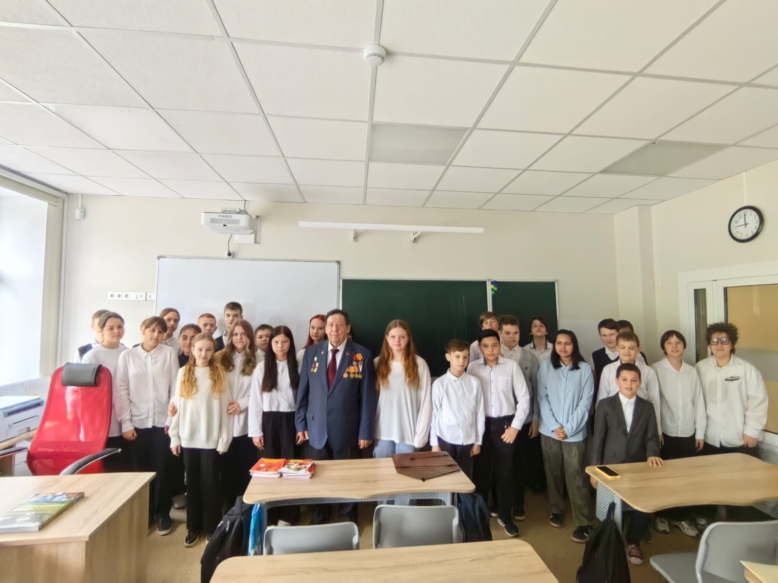 Каширские коммунисты провели урок мужества в школе