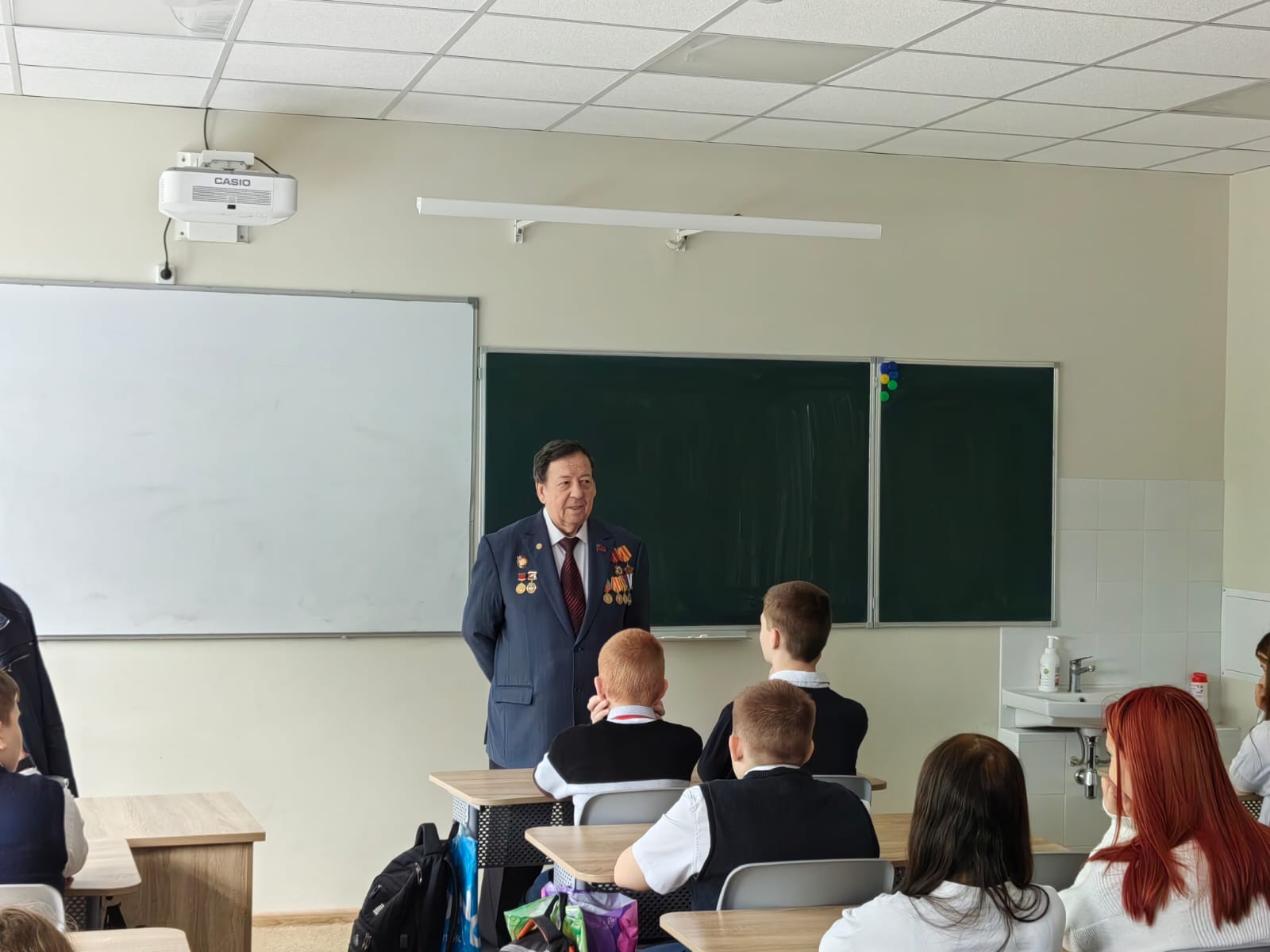 Каширские коммунисты провели урок мужества в школе