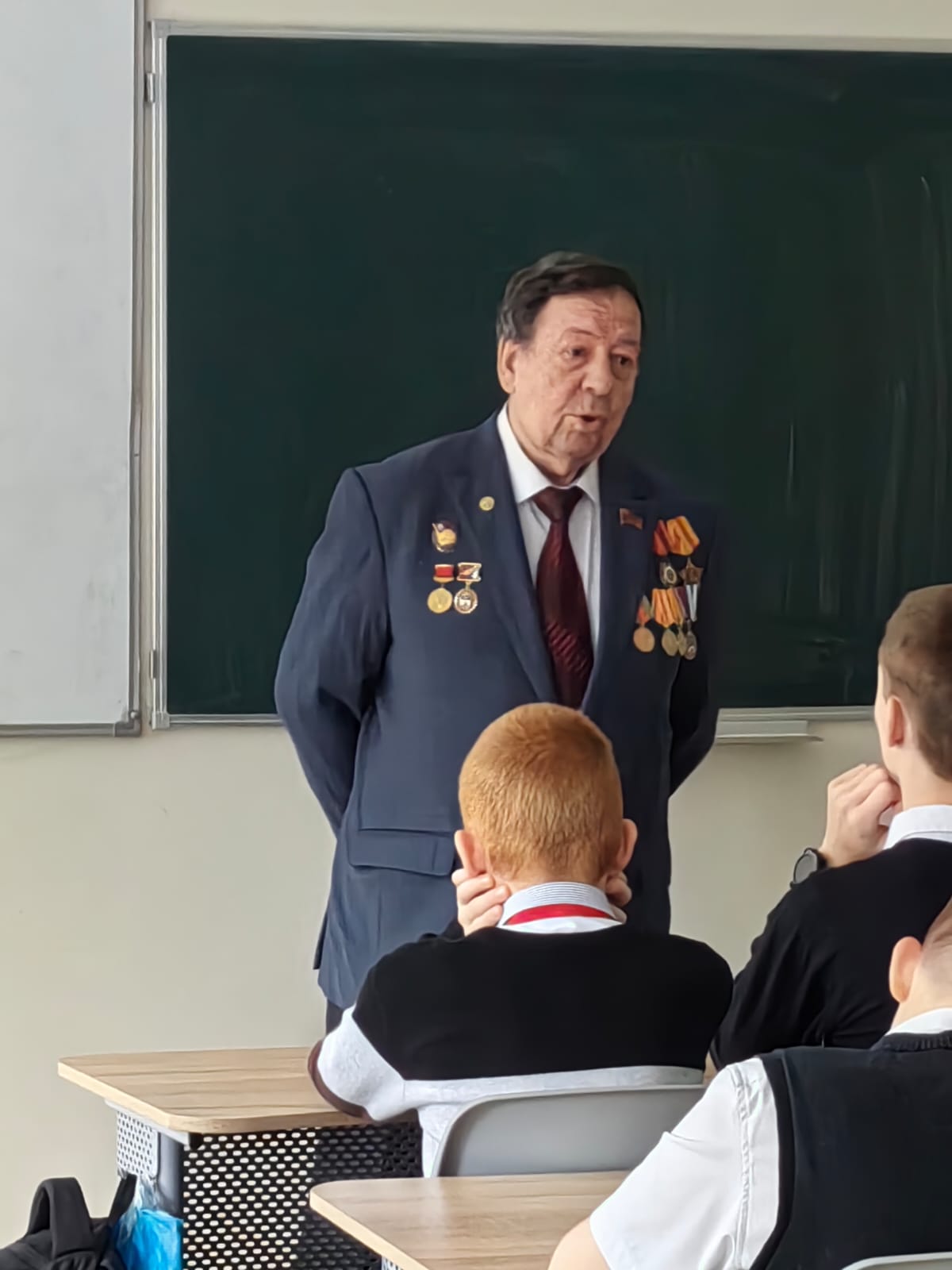 Каширские коммунисты провели урок мужества в школе