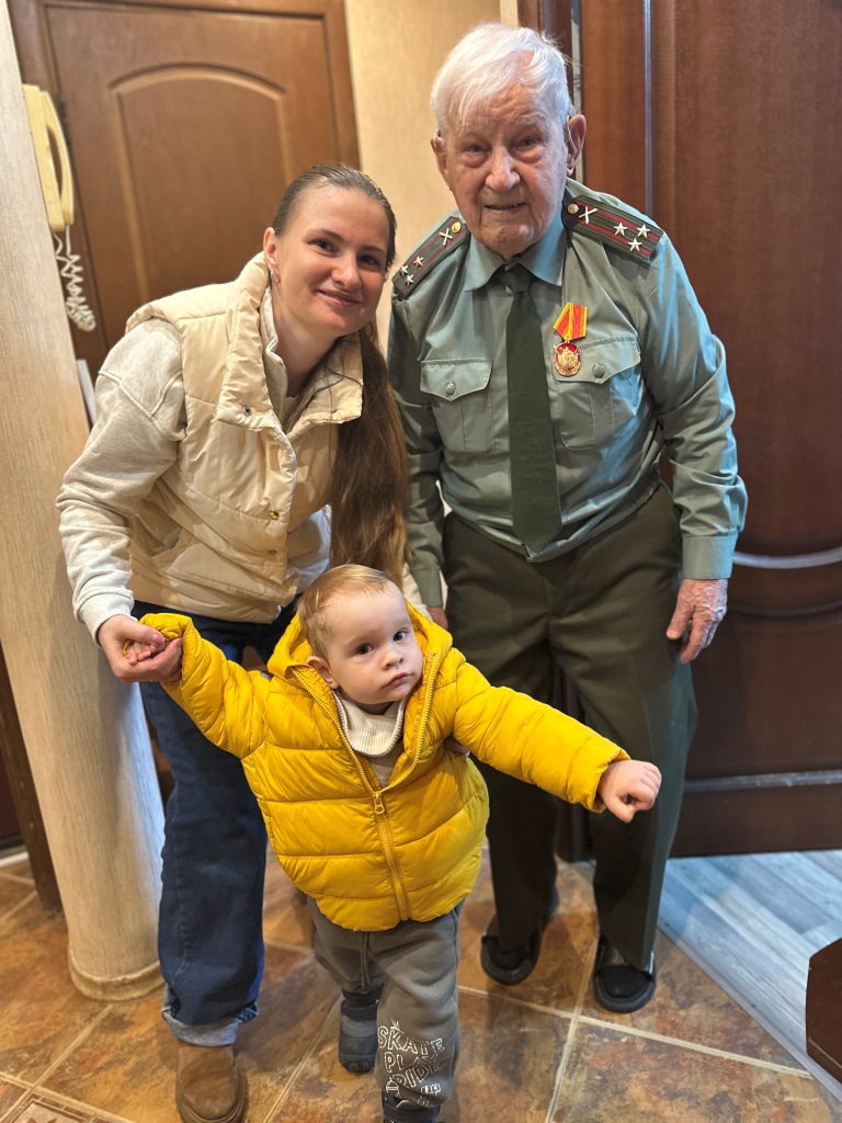 106-летнего королёвского коммуниста поздравили с приближающимся Днем Победы!