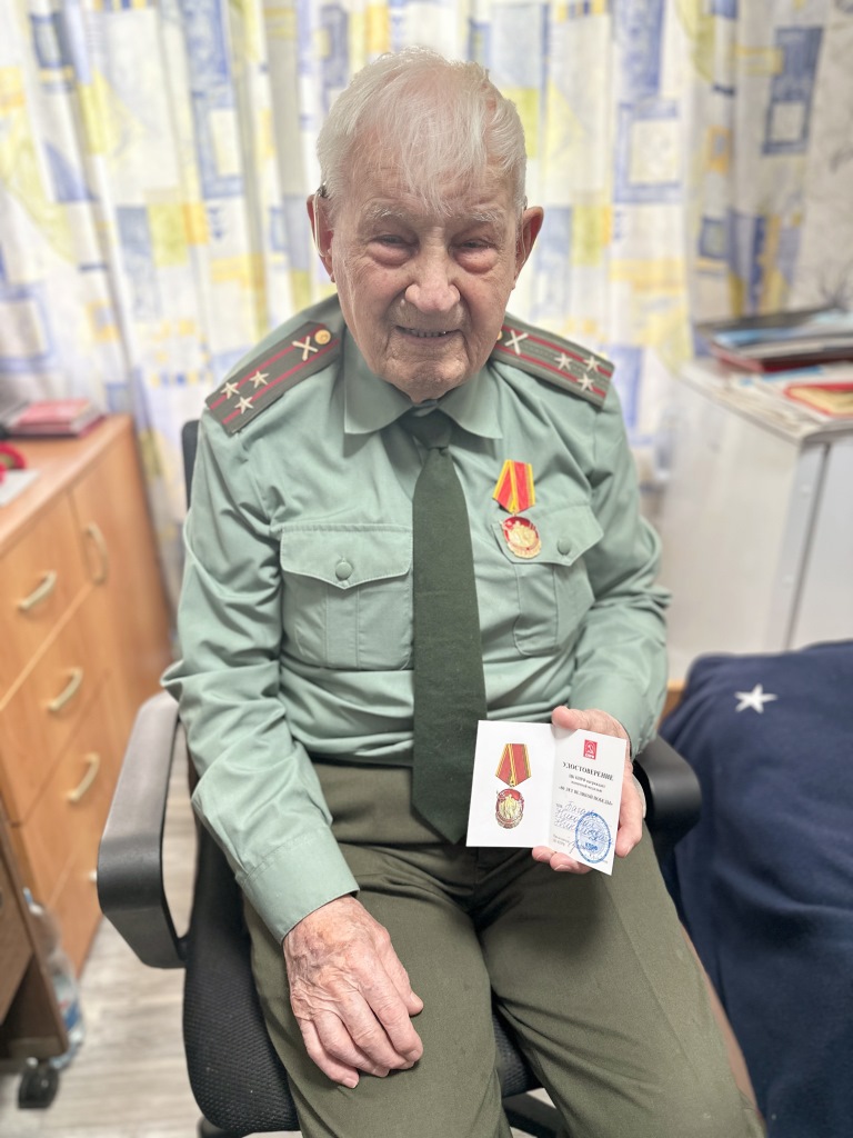 106-летнего королёвского коммуниста поздравили с приближающимся Днем Победы!