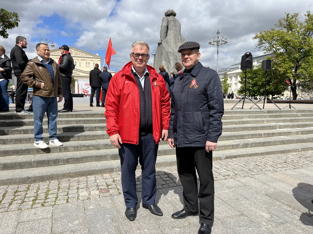 Слава советскому народу-победителю!