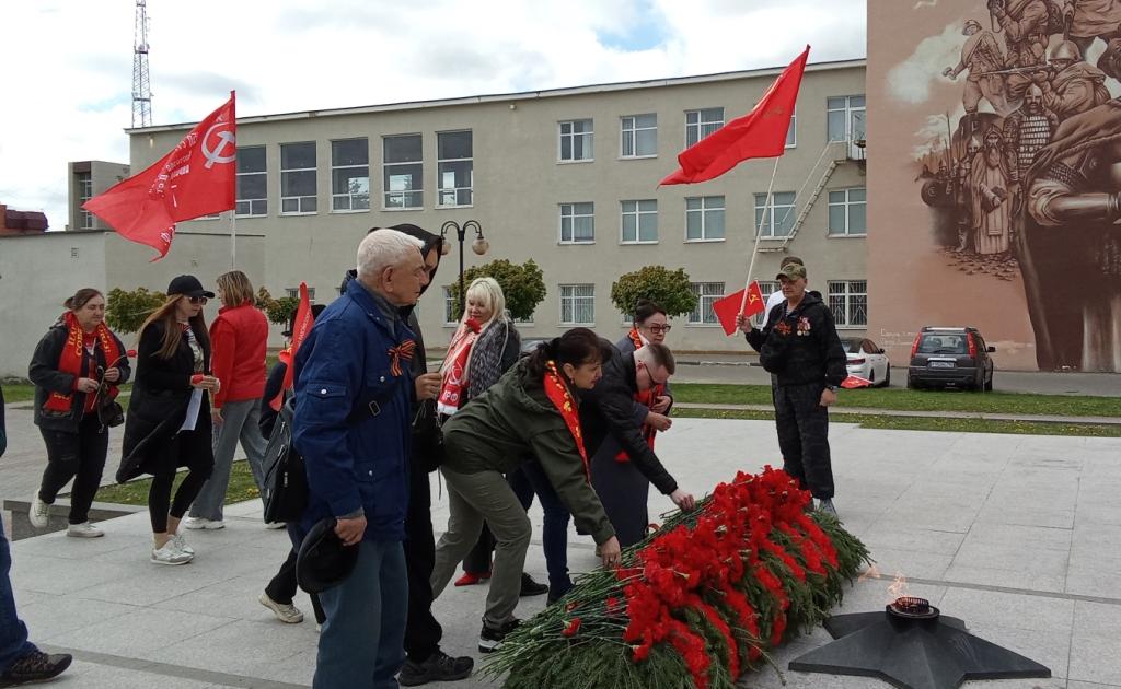 Автопробег под красными знаменами