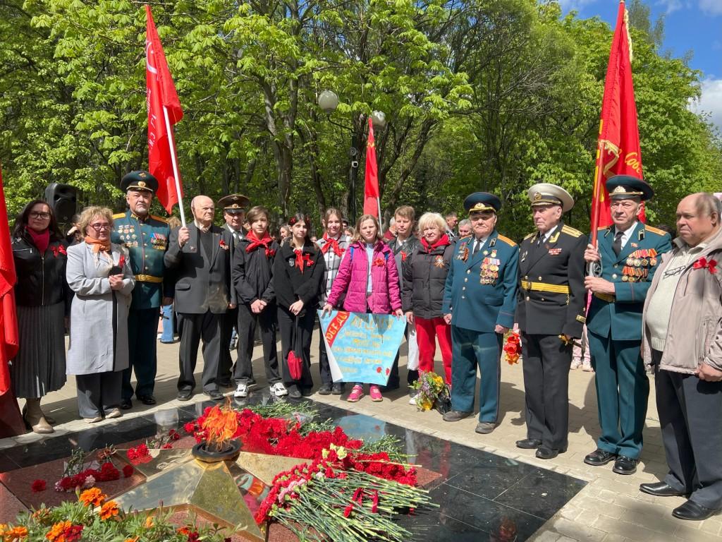 У Вечного огня в Юбилейном