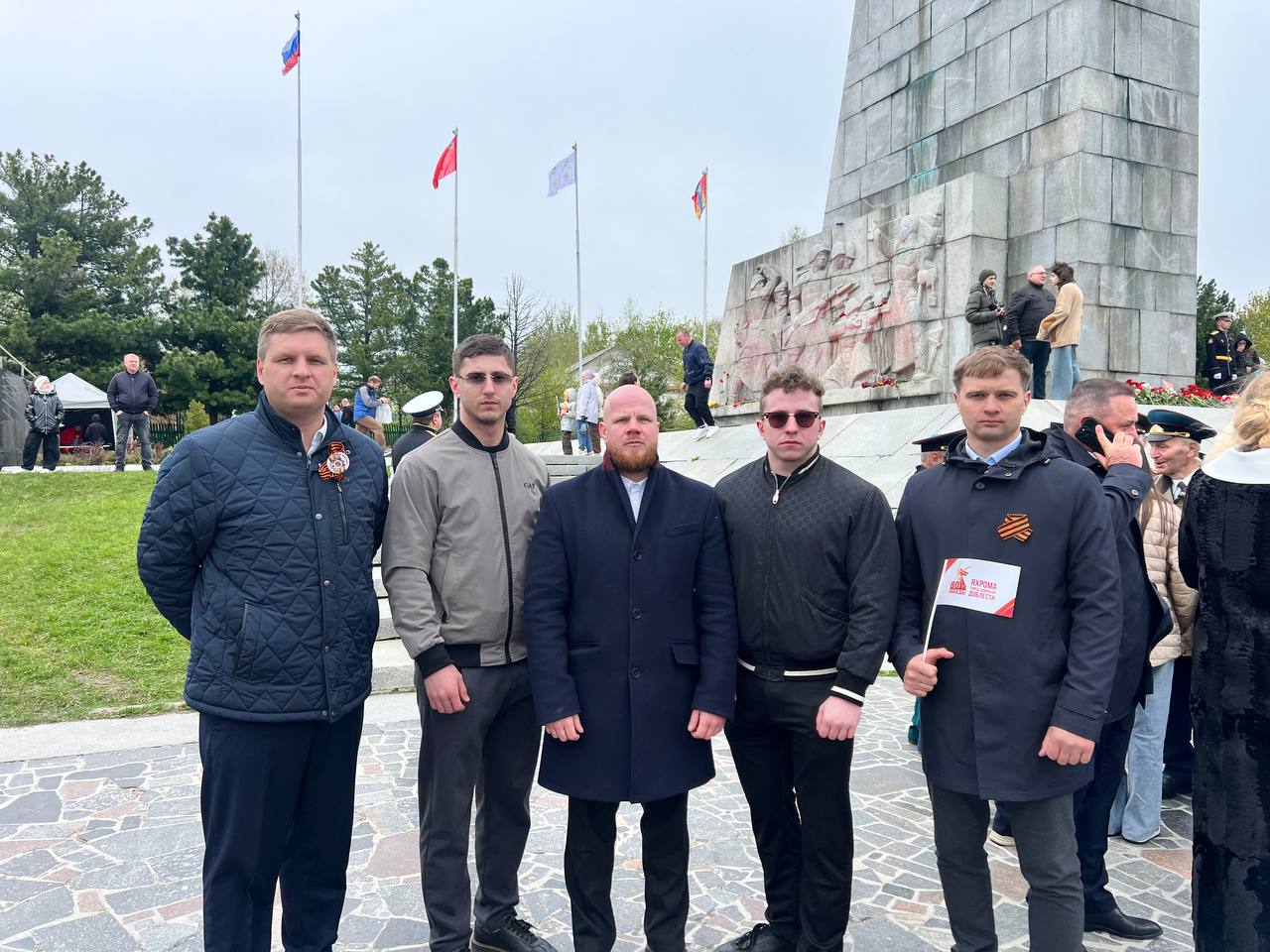 Коммунисты Дмитрова возложили цветы на Перемиловской высоте