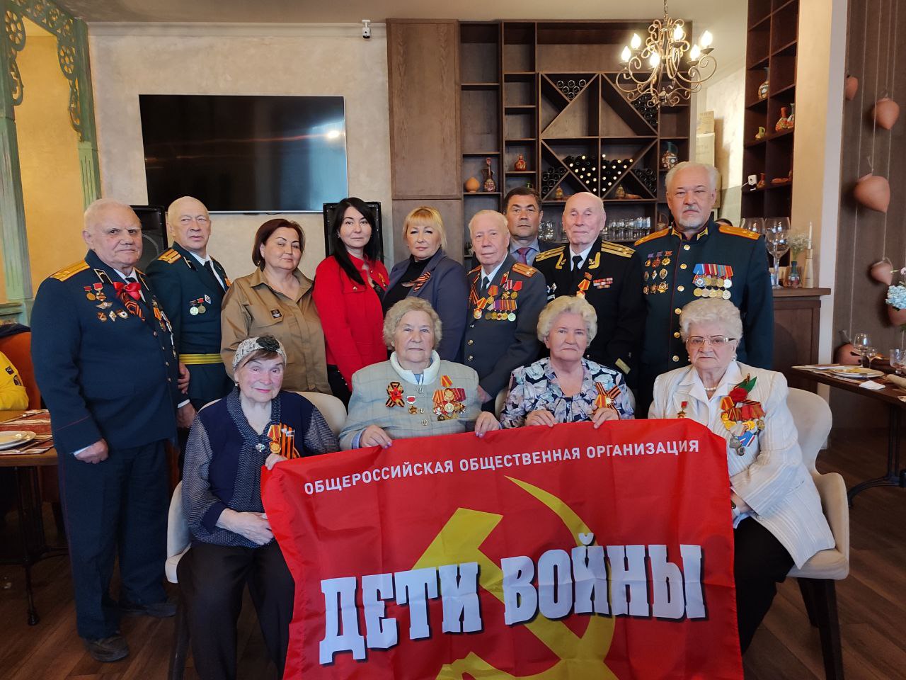 Торжественный обед в честь 80-летия Победы: Награждение детей войны памятными медалями