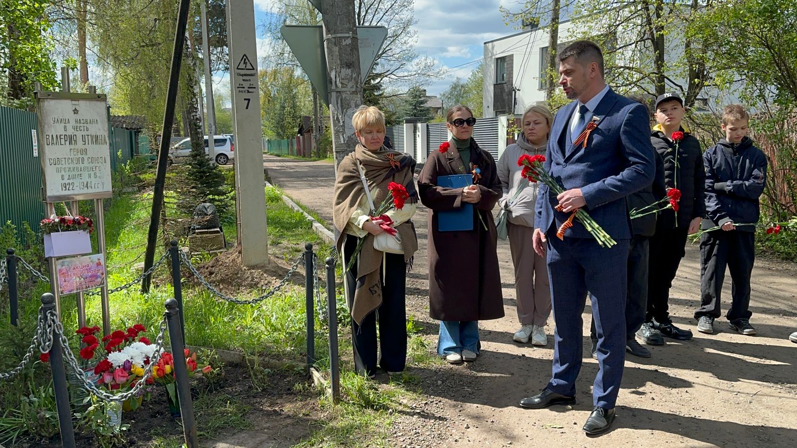 Возложение цветов депутатов фракции КПРФ к памятным местам в Королёве
