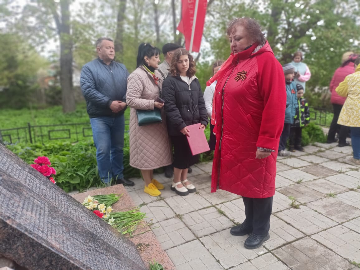 Коммунисты Лотошинского ГК КПРФ поздравили жителей деревни Монасеино