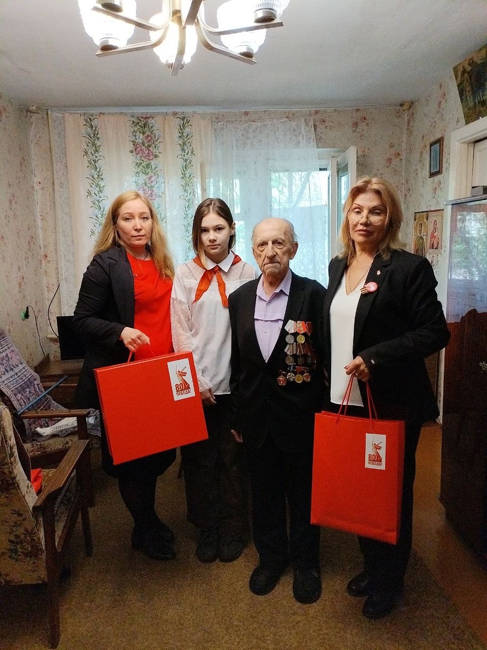 Поздравление ветеранов с 80-летием Победы Красной армии