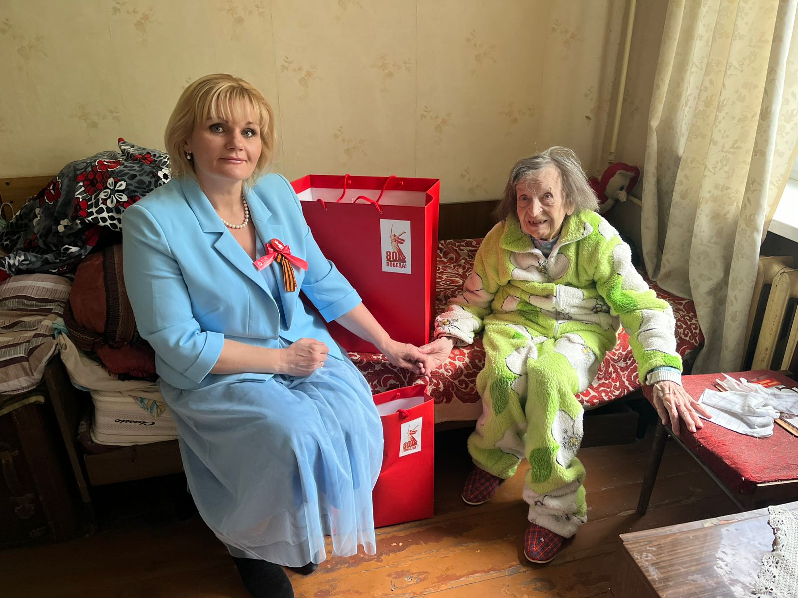 Поздравление ветеранов с 80-летием Победы Красной армии