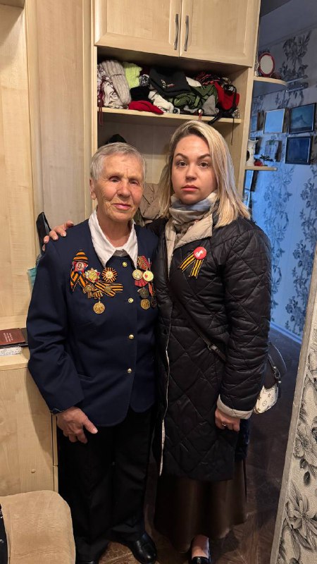 От имени заместителя Председателя Московской областной Думы, секретаря МК КПРФ Константина Черемисова вручили памятные подарки участникам ВОВ в городских округах Истра и Лотошино