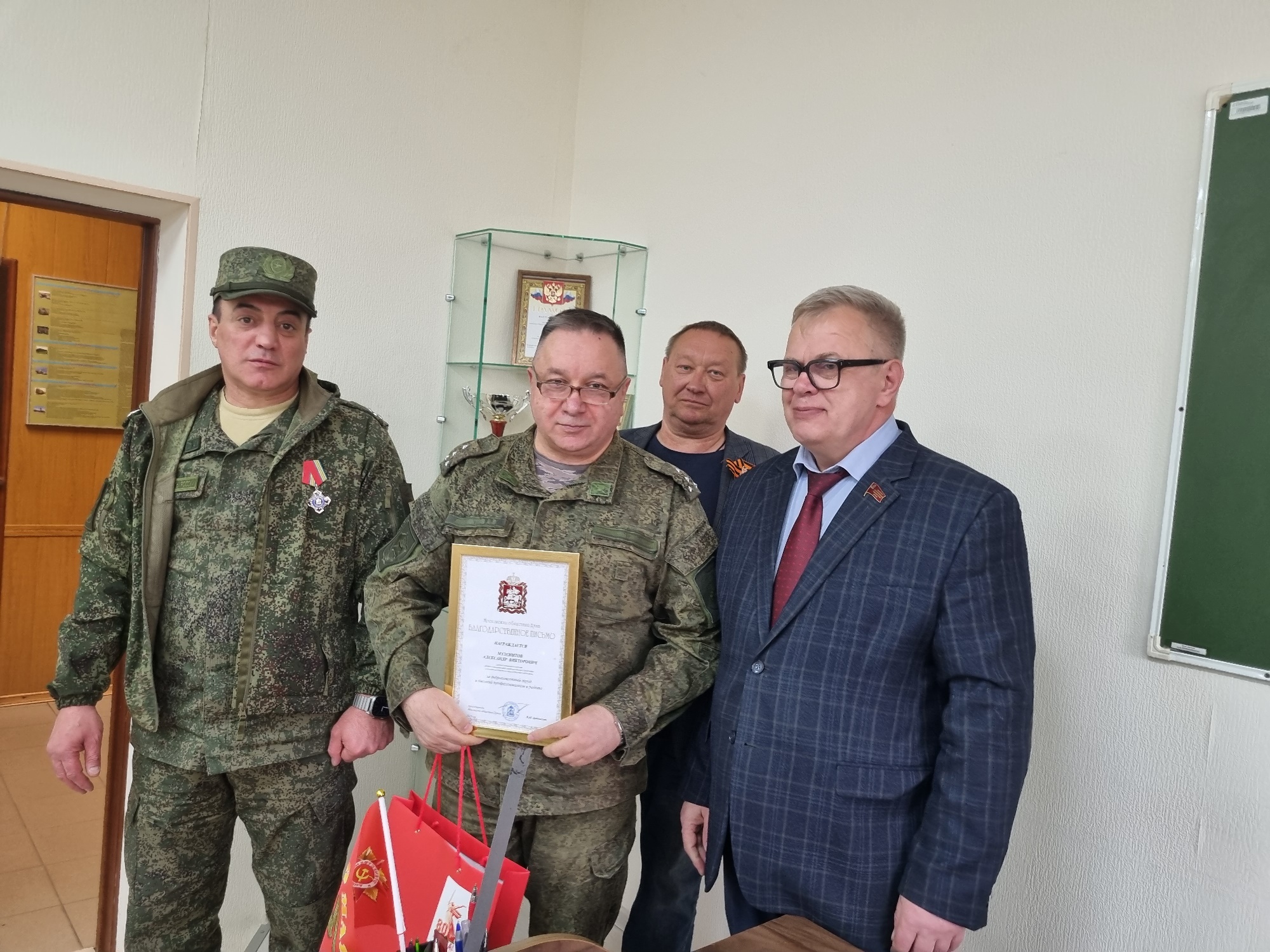 Руководитель фракции КПРФ Александр Наумов в рамках рабочей поездки посетил военкоматы г.о. Домодедово и Ленинского г.о.