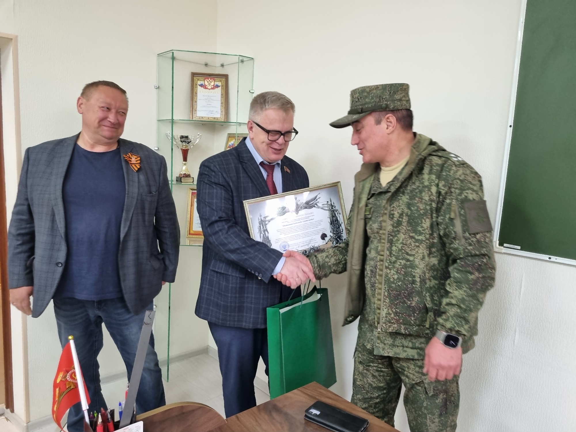 Руководитель фракции КПРФ Александр Наумов в рамках рабочей поездки посетил военкоматы г.о. Домодедово и Ленинского г.о.
