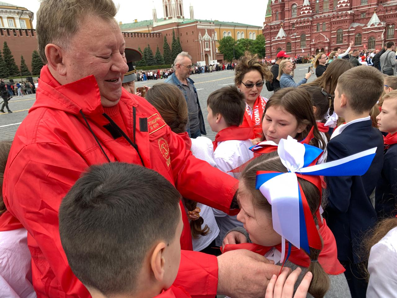 В Москве на Красной площади состоялась торжественная линейка и прием в пионеры