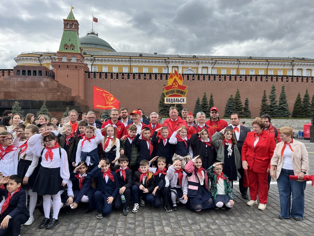 В Москве на Красной площади состоялась торжественная линейка и прием в пионеры