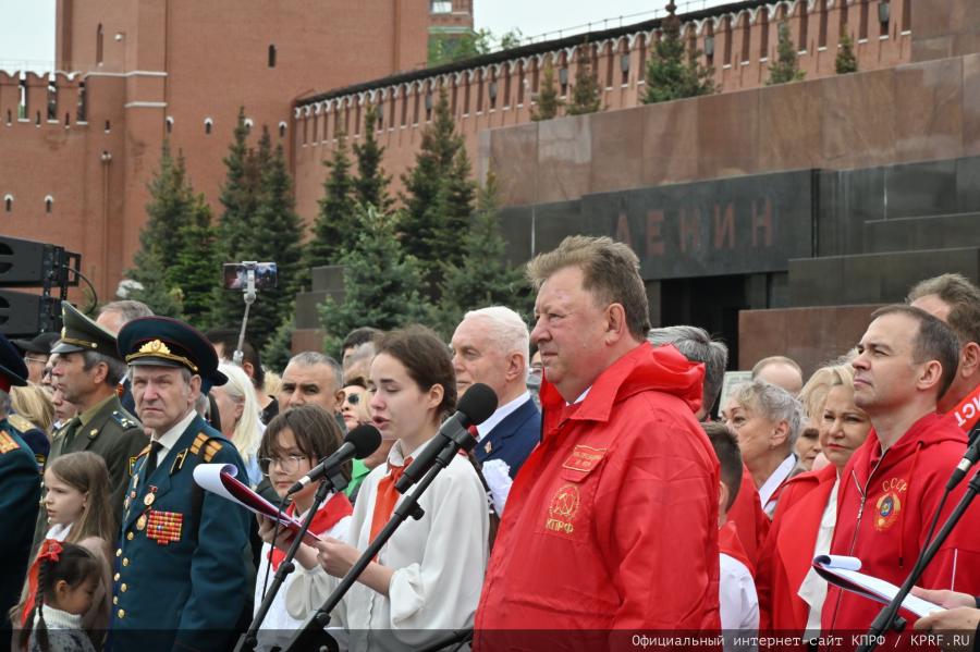 В Москве на Красной площади состоялась торжественная линейка и прием в пионеры