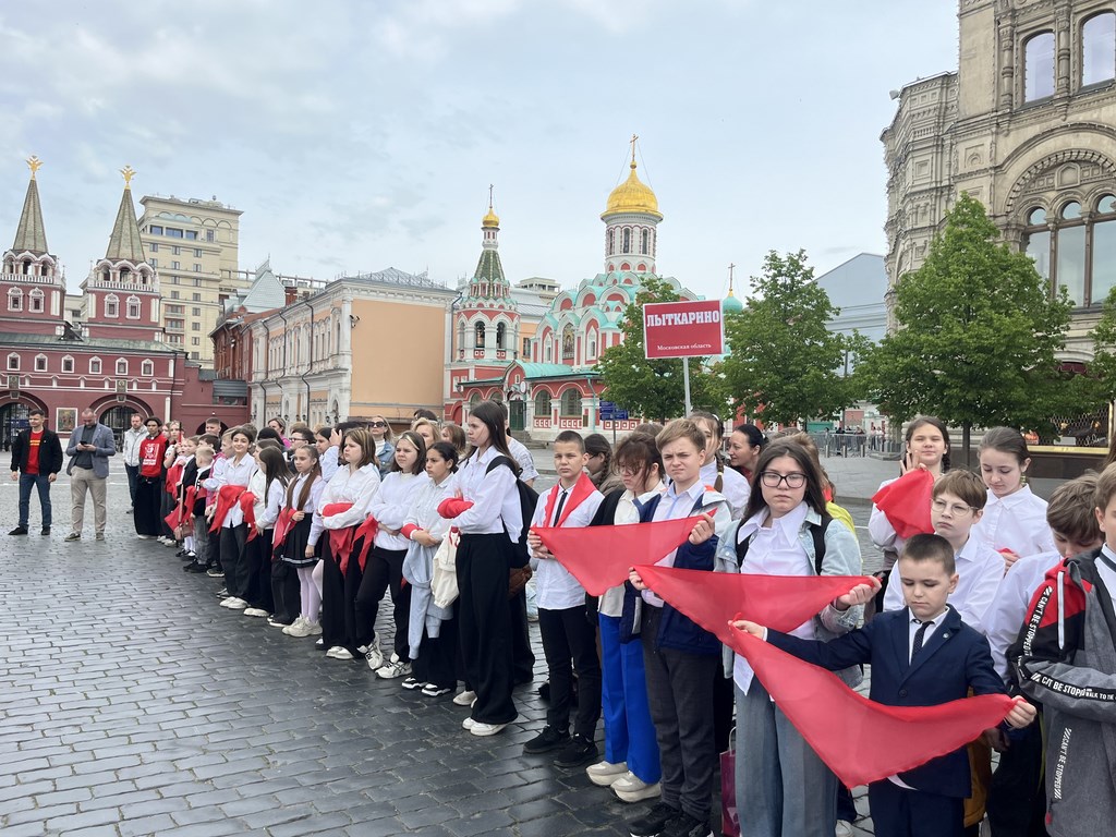 В Москве на Красной площади состоялась торжественная линейка и прием в пионеры