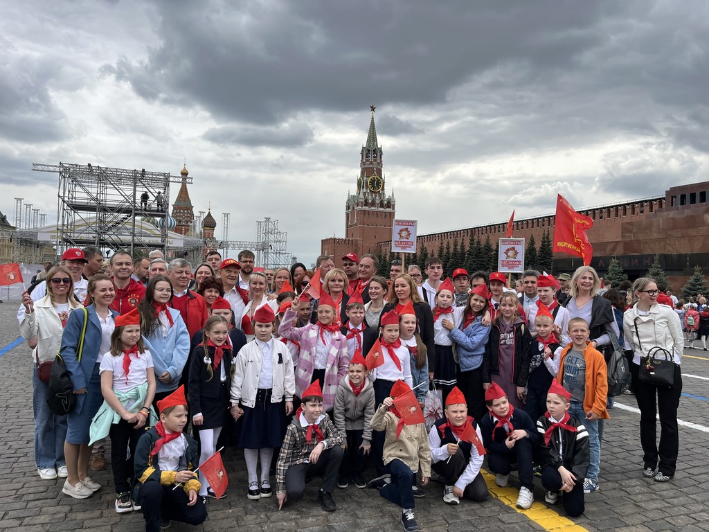В Москве на Красной площади состоялась торжественная линейка и прием в пионеры