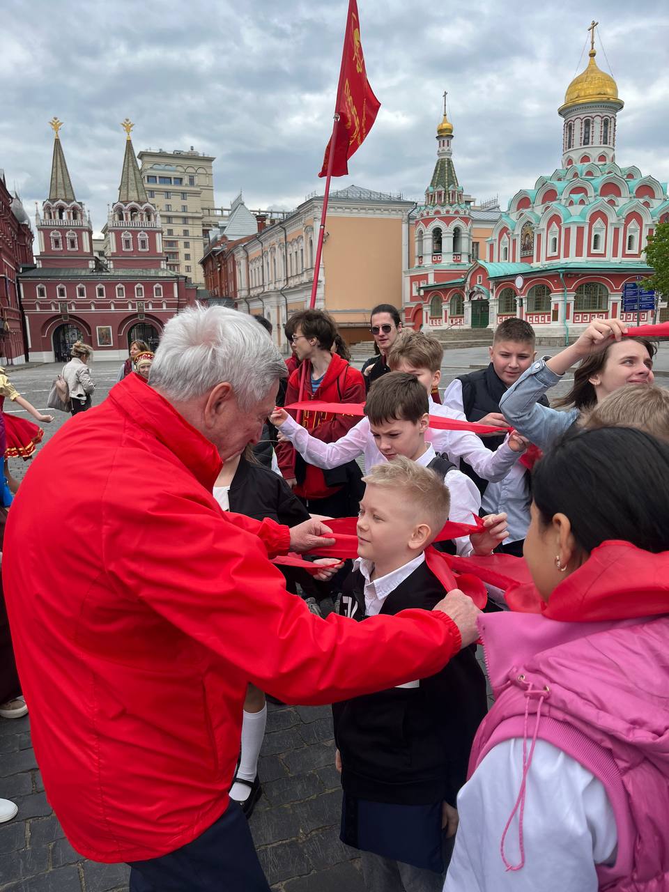 В Москве на Красной площади состоялась торжественная линейка и прием в пионеры