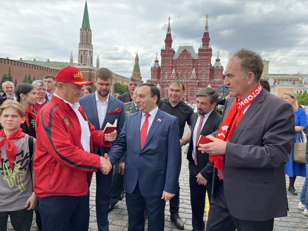В Москве на Красной площади состоялась торжественная линейка и прием в пионеры