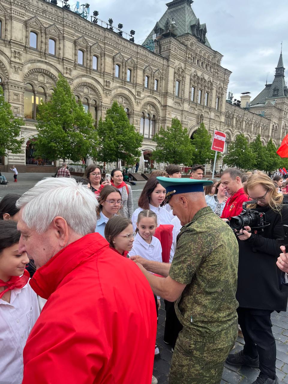 В Москве на Красной площади состоялась торжественная линейка и прием в пионеры