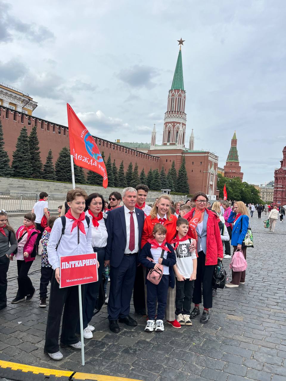 В Москве на Красной площади состоялась торжественная линейка и прием в пионеры