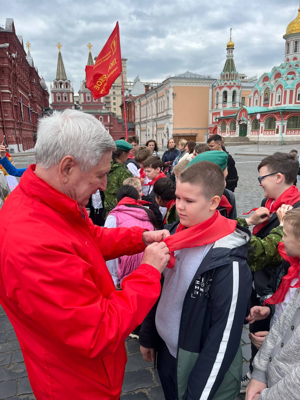 В Москве на Красной площади состоялась торжественная линейка и прием в пионеры