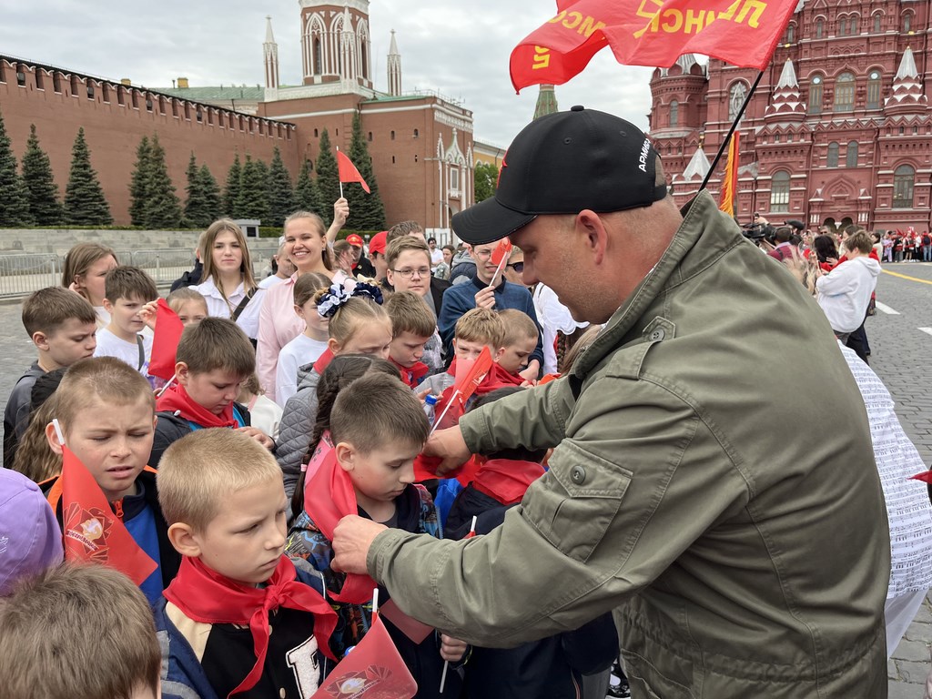 В Москве на Красной площади состоялась торжественная линейка и прием в пионеры (18.05.2025)