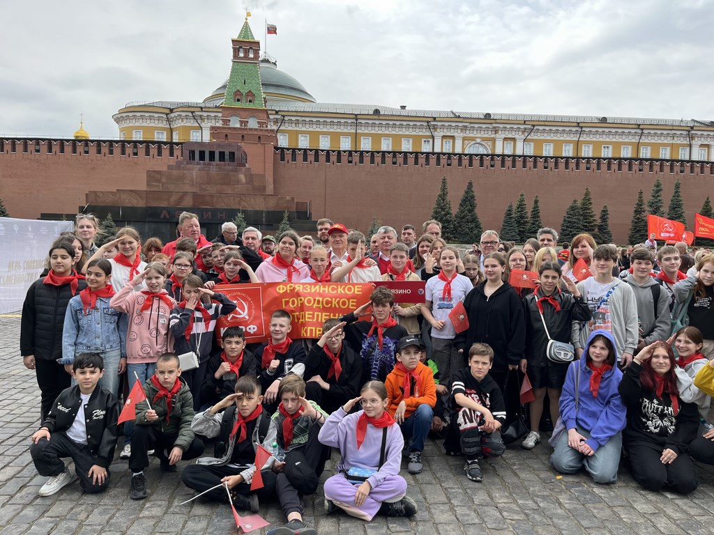 В Москве на Красной площади состоялась торжественная линейка и прием в пионеры (18.05.2025)