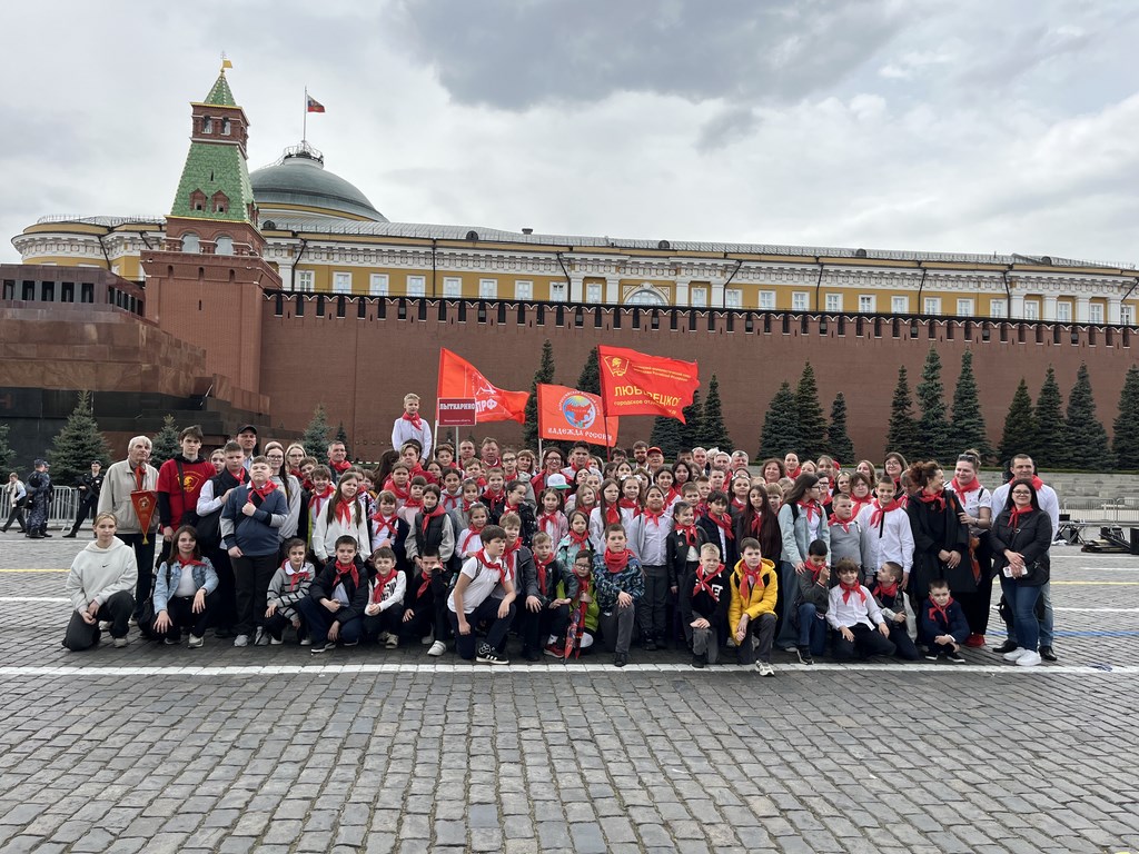 В Москве на Красной площади состоялась торжественная линейка и прием в пионеры (18.05.2025)