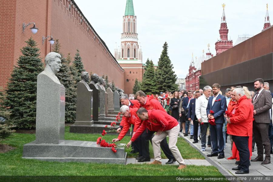 В Москве на Красной площади состоялась торжественная линейка и прием в пионеры (18.05.2025)