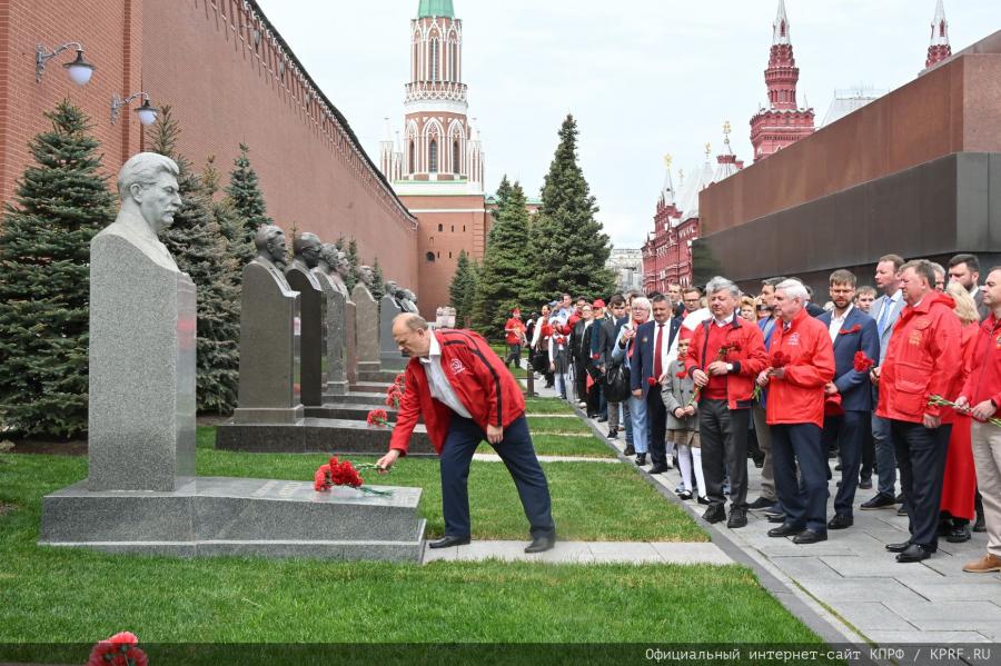 В Москве на Красной площади состоялась торжественная линейка и прием в пионеры (18.05.2025)