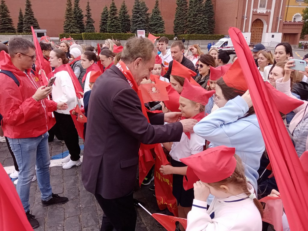 В Москве на Красной площади состоялась торжественная линейка и прием в пионеры (18.05.2025)