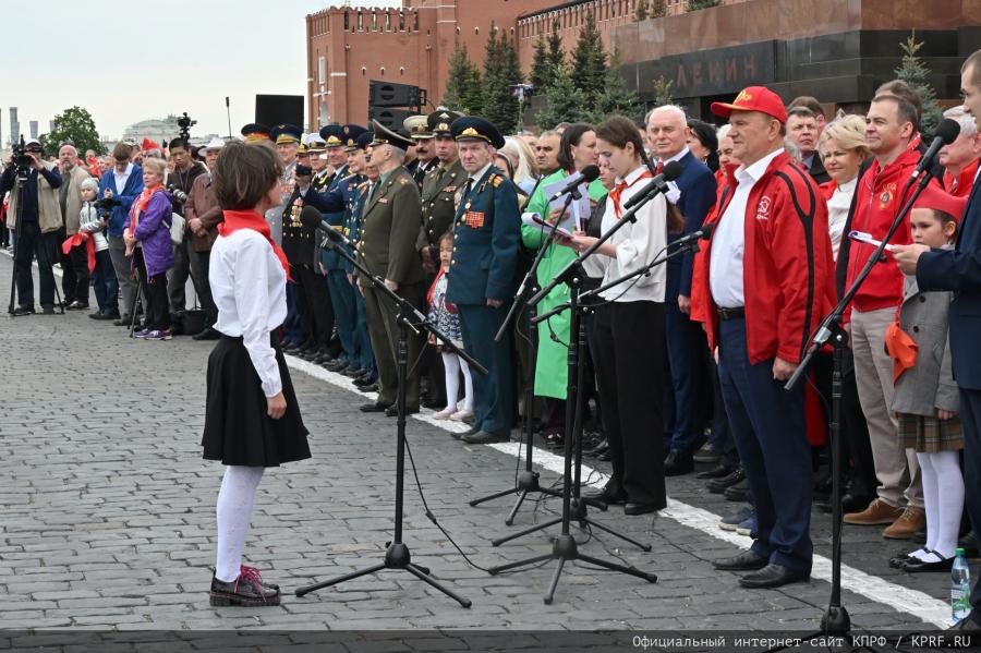 В Москве на Красной площади состоялась торжественная линейка и прием в пионеры (18.05.2025)