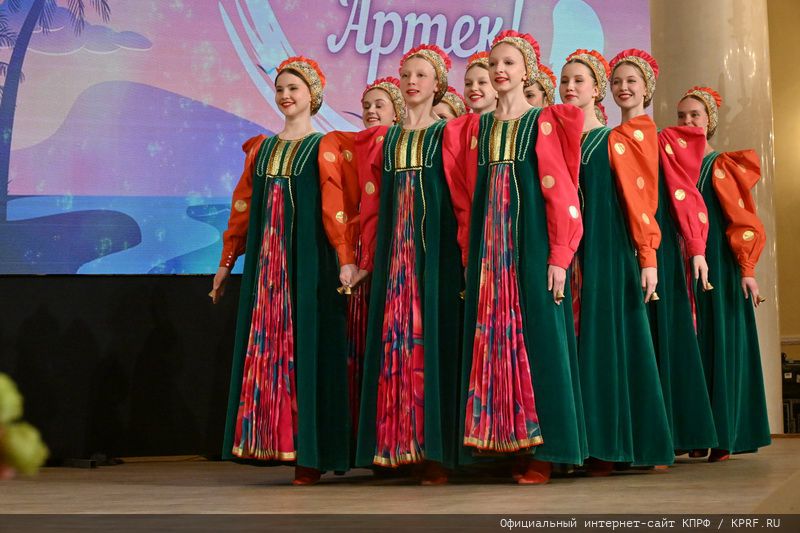КПРФ провела праздничный концерт, посвященный Дню Ленинской Пионерии и 100-летию детской здравницы «Артек»