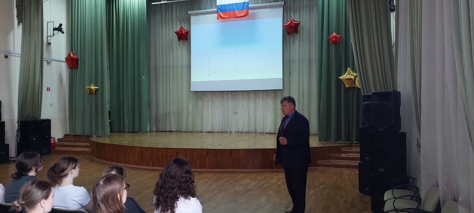 Патриотическое воспитание подрастающего поколения – основа работы